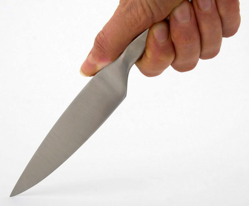 kniv, forsøg på manddrab,