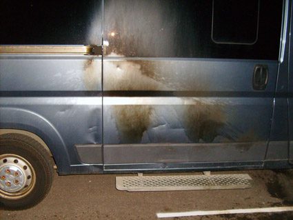 Molotovcocktail kastet mod minibus på Motalavej i Korsør