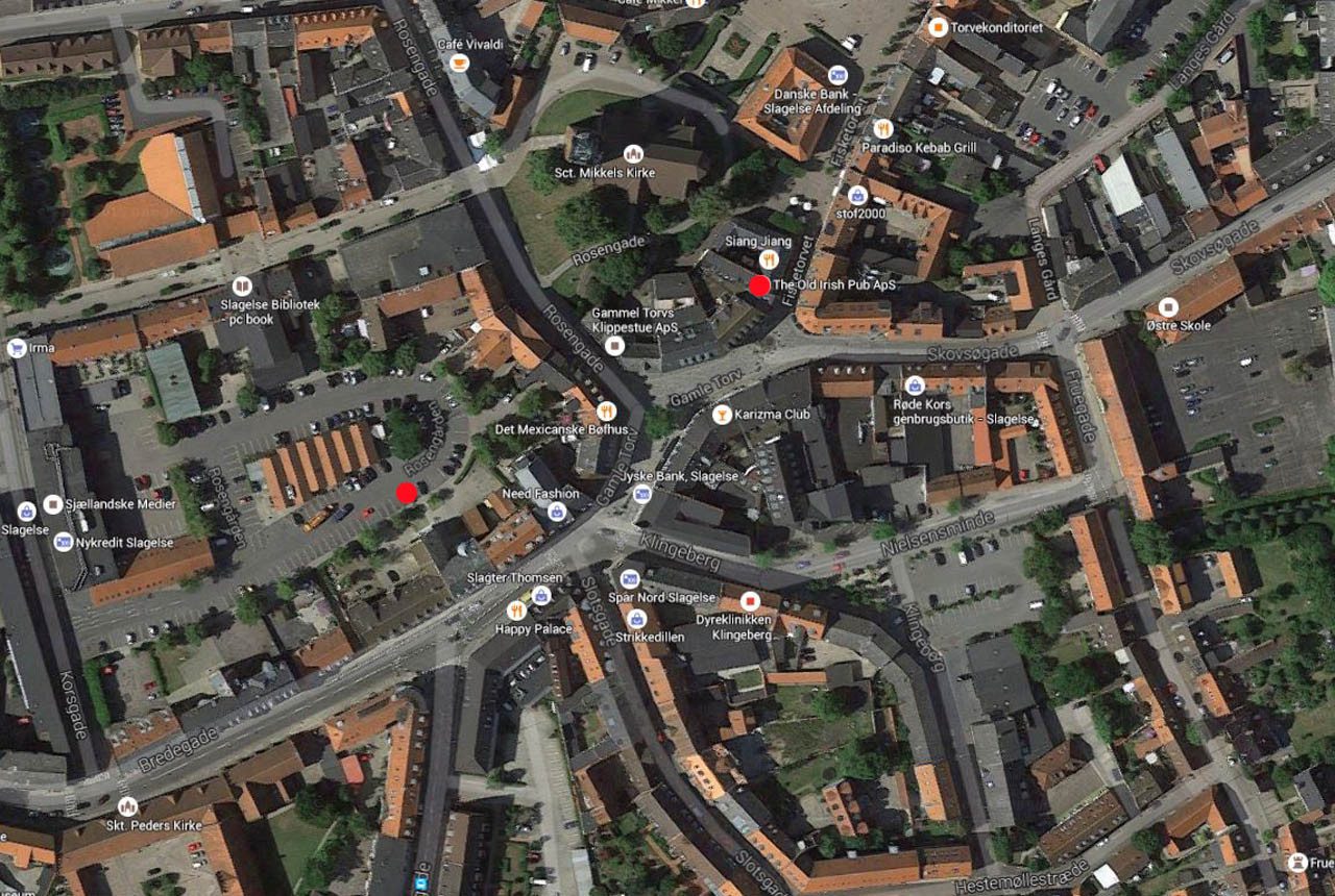 Det var et sted omkring de 2 røde prikker, at voldtægten skulle være fundet sted natten til søndag. Illustration Google Maps.