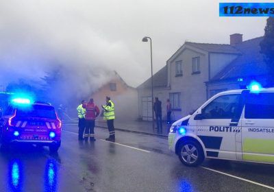 Mand død efter brand i hus i Kirke Stillinge.
