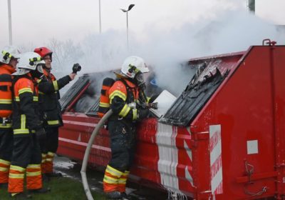 Brand i affaldscontainer på Skolevej i Vemmelev
