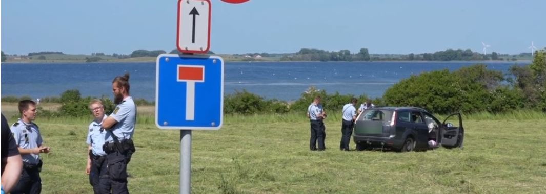 Biljagt gennem Korsør endte på en mark.