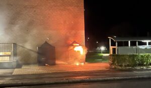 Brand i aviscontainer på Thiesens Alle i Korsør. Foto. Benjamin Ericksen - 112news.dk
