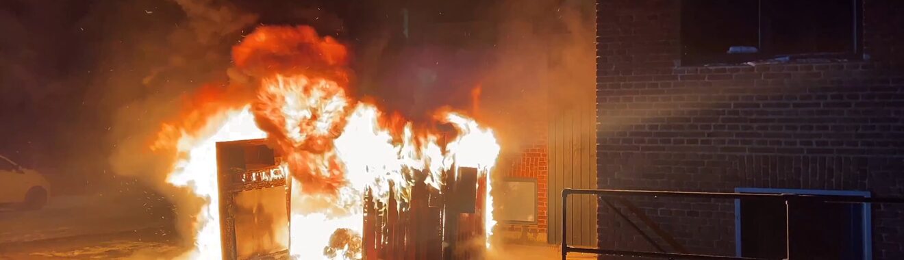 Kraftig brand i container på Møllevangen i Korsør.