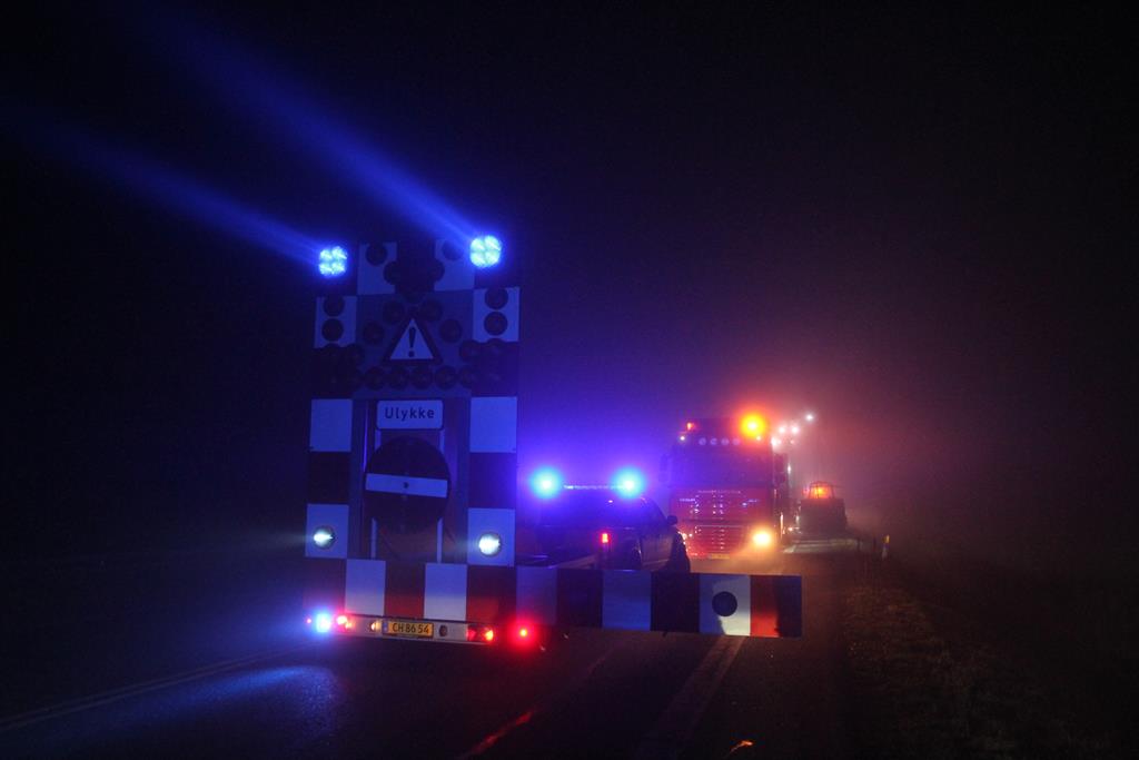 Udbrændt traktor måtte fjernes på blokvogn.