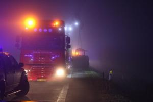 Udbrændt traktor måtte fjernes på blokvogn.