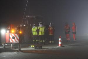 Udbrændt traktor måtte fjernes på blokvogn.
