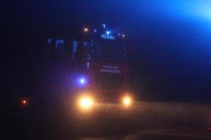 Udbrændt traktor måtte fjernes på blokvogn.